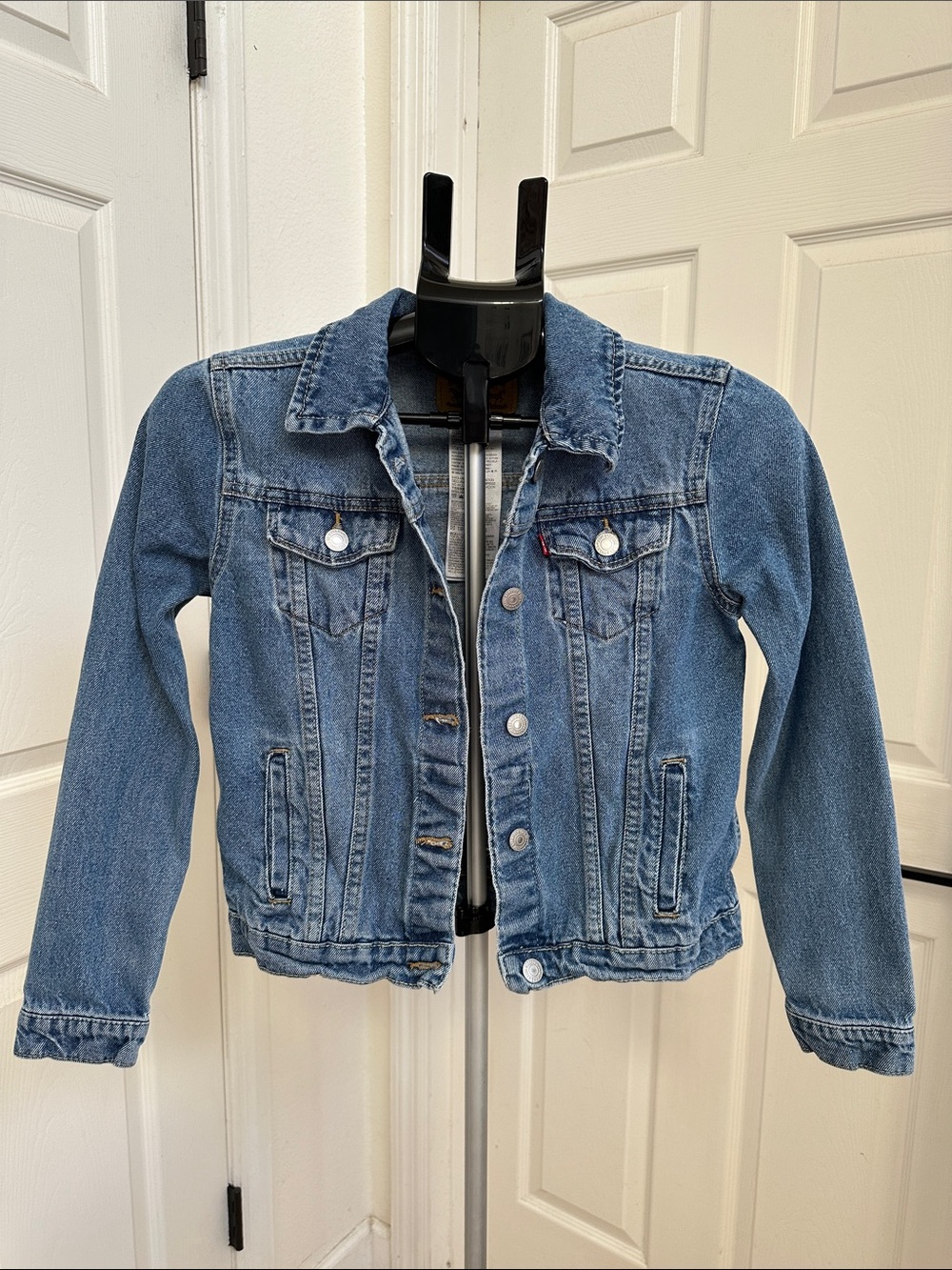 Levi’s Kid’s Classic Blue Denim Trucker Jean Jacket in Size L (12-13 years)